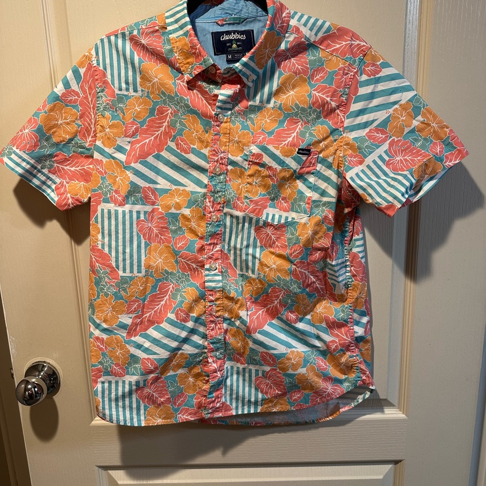 Chubbies Men's Tropical Floral Short Sleeve Button Down Shirt- Medium